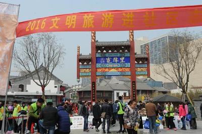 濟南旅游局長帶領旅行社走上街頭，倡導誠信經營與文明旅游新風尚